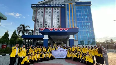 Walau teknis perkuliahannya tidak kaku, namun lulusan dari UT tetap punya peluang karier menjanjikan setelah lulus. 