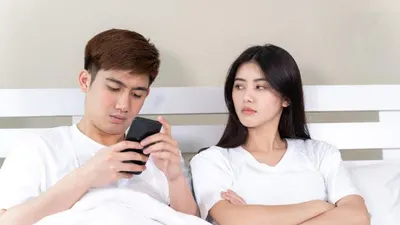 ilustrasi ciri seorang pria tulus mencintaimu meskipun tidak romantis