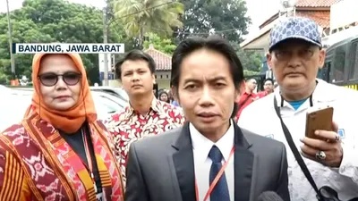 Toni RM, kuasa hukum Pegi Setiawan memberikan tanggapan usai sidang praperadilan ditunda.