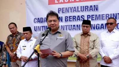 Menko Airlangga soal tambahan bansos cair Rp 200 ribu