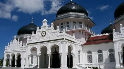 10 Kota dengan Kualitas Udara Terbersih di Indonesia, Sangat Nyaman Ditinggali dan Bebas Polusi [Ilustrasi Masjid Raya Baiturrahman, Banda Aceh]