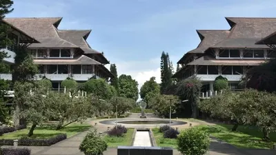 ITB | Lantas kampus negeri dan swasta apa saja yang cukup terkenal dan jadi terfavorit di wilayah Bandung, Jawa Barat? Simak daftar lengkapnya.