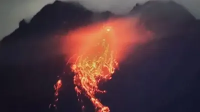 Gunung Merapi sampai saat ini terus mempertahankan aktivitas vulkaniknya yang cukup tinggi dalam satu minggu terakhir.