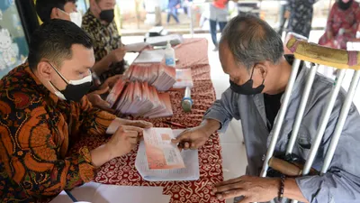 Dalam pendistribusian bansos tersebut, terkadang ada masyarakat yang tidak merasakan bantuan dengan berbagai permasalahan di lapangan.