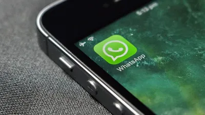 Ilustrasi iPhone tak bisa akses WhatsApp.