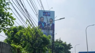 Dewan Pimpinan Pusat (DPP) Partai Demokrat telah memerintahkan para kadernya untuk mencopot spanduk Anies Baswedan dan AHY.