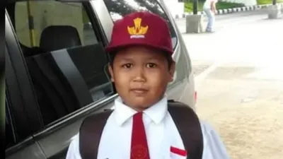Nursaka dulu sempat viral lantaran perjuangannya saat sekolah di mana dirinya harus melintasi dua negara yakni Indonesia dan Malaysia.
