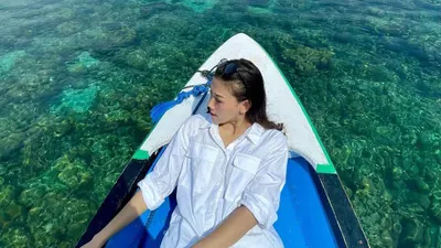 Bella Damaika.