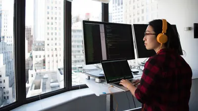 Illustrasi. 5 Jurusan Kuliah yang Cocok untuk Berkarir Sebagai Programmer, Gak Cuma Ilmu Komputer