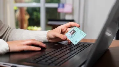 SLIK memiliki beberapa keunggulan dibandingkan BI Checking, antara lain cakupan iDeb yang lebih luas, termasuk lembaga keuangan non-bank.