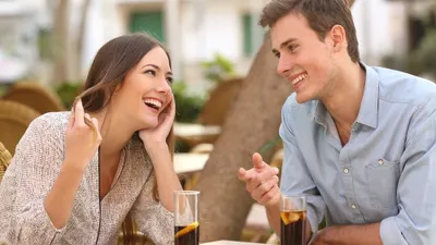 Ilustrasi Pasangan First Date