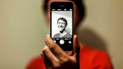 Ilustrasi. Kepribadian orang dari ekspresi selfie.