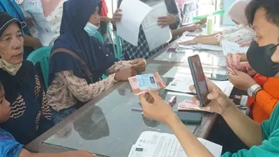 BLT Mitigasi Risiko Pangan merupakan salah satu bansos tambahan dengan nominal dana bantuan Rp200.000 per bulan.