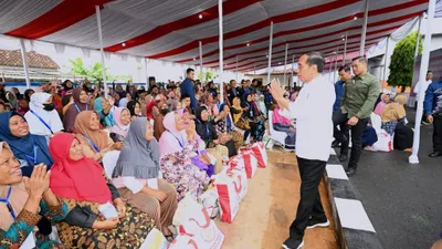 Penyaluran bansos pemerintah berupa CBP 10 kg alokasi Februari 2024. 