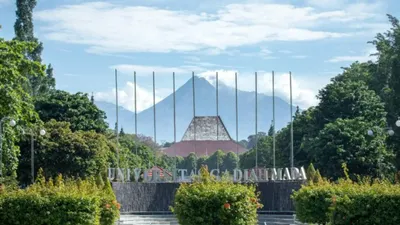 Berikut ini adalah daftar tingkat persaingan 93 prodi UGM tahun 2023 untuk program Sarjana dan Sarjana Terapan (D IV).