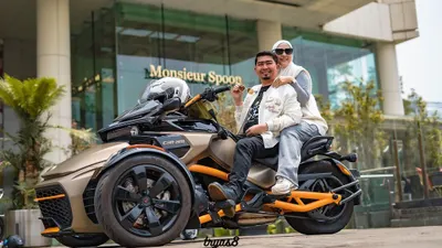 Ustaz Solmed dan April jasmine