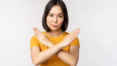 Maka dari itu perlunya mengenali tanda-tanda toxic parents agar tidak melanjutkan luka pada generasi selanjutnya.