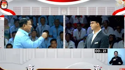 Prabowo Subianto vs Anies Baswedan saat Debat Perdana Capres 2024