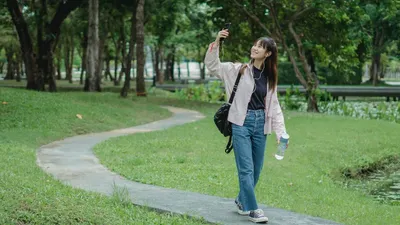 Bawa perasaan atau yang sudah dikenal dengan sebutan baper merupakan sebuah sebutan yang ditujukan kepada seseorang dengan sifat sensitif.