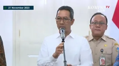 SAH! Heru Budi Resmi Naikkan UMP 2024 DKI Jakarta Jadi Rp 5,06 Juta