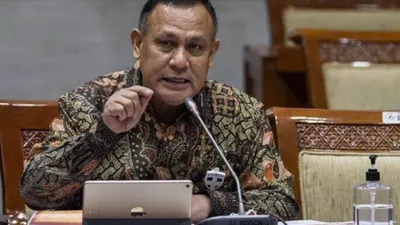 Ketua KPK Firli Bahuri diminta untuk memenuhi panggilan penyidik terkait dengan kasus dugaan pemerasan yang melibatkan Syahrul Yasin Limpo.