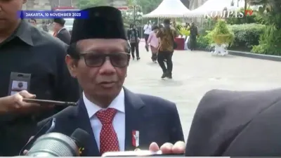 Mahfud MD ikut buka suara soal kaus Wamenkumham Eddy Hiariej