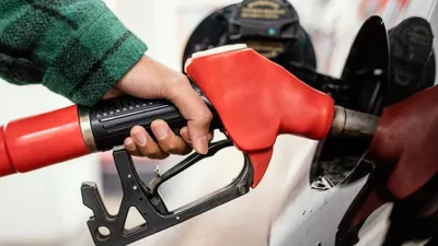 Ilustrasi.Harga BBM Resmi Turun per 1 November 2023, Cek Daftar Harga Terbaru Pertamina mulai Pertamax hingga Pertalite