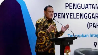 Firli Bahuri disebut meminta penjadwalan ulang hingga setelah 8 November. Tak pelak sikapnya mengundang banyak pertanyaan.