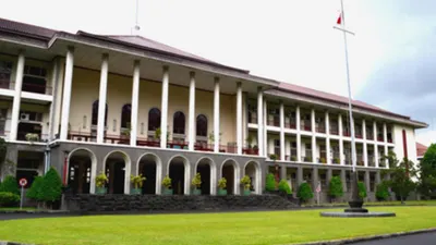 26 Kampus Terbaik di YOGYAKARTA versi UniRank 2023, Juaranya Sudah Pasti UGM, Disusul Universitas... (ugm.ac.id)