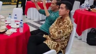 Jokowi dan Gibran Rakabuming Raka| Isu Gibran keluar PDIP semakin kencang, politisi Panda Nababan Bongkar hal mengejutkan soal Jokowi 