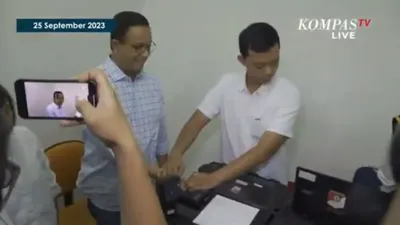 Momen Anies Baswedan Urus SKCK Untuk Syarat Maju Pilpres 2024 Tanpa Pengawalan, Netizen Ramai Beri Pujian
