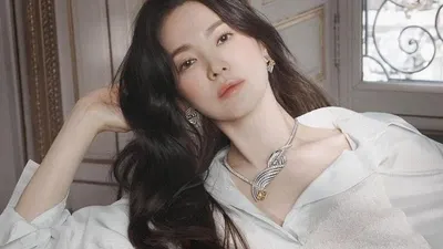 Hanya Menggunakan Susu, Ini Resep Rahasia Song Hye Kyo Terlihat Awet Muda di Usia 40 Tahun