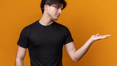 Fakta Unik Seseorang yang Suka Pakai Baju Hitam, Punya Karakteristik Tersembunyi Ini