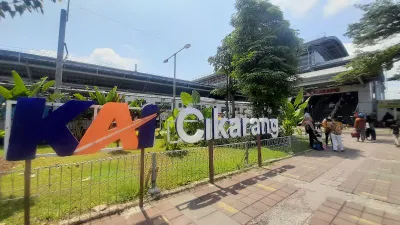 Tahun 1950 menjadi tonggak sejarah bagi Stasiun Cikarang yang telah melayani sebanyak 142.245 penumpang.