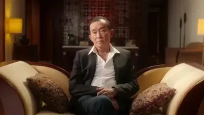Berhasil menjebloskan Jessica Wongso ke dalam jeruji besi, Edi Darmawan tampak mendapatkan sebuah penghargaan dari stasiun televisi.