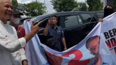 Disambut Bentangan Spanduk Prabowo Subianto saat Kampanye di Balikpapan, Ganjar Pranowo Sebut Pendukung 02 Pemberani