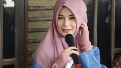Jihan Fahira, seorang pemeran, politikus, dan model kelahiran Bogor, Jawa Barat pada tanggal 6 Januari 1978.   