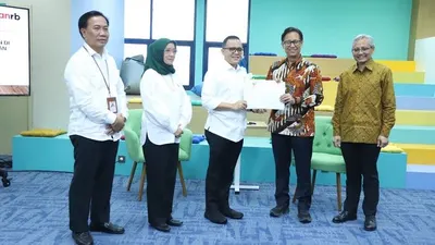 Menteri PANR Abdullah Azwar Anas menyerahkan izin prinsip formasi ASN Kemenkes.