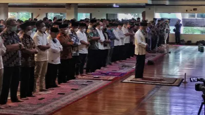 Teks Khutbah Jumat, 17 November 2023 Singkat Tema Berbagi Membuat Hidup Bahagia dan Berkah