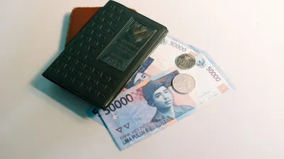 UMK atau Upah Minimum Kabupaten/Kota menjadi salah satu hal yang dipertimbangkan oleh fresh graduate atau para pencari kerja.