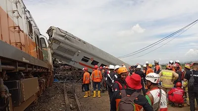 Kecelakaan KA Turangga dengan Commuterline Bandung Raya di petak Jalan Haurpugur-Cicalengka