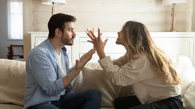 Sebagai atribut untuk mawas diri, berikut merupakan tanda-tanda perilaku dan kebiasaan dari orang yang sok tahu atau Dunning Kruger Effect.