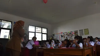 Berminat menjadi pengajar? Simak di sini ya, kumpulan lowongan kerja (loker) guru untuk TK hingga SMA daerah Jakarta.