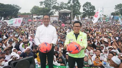 Peristiwa kecelakaan beruntun terjadi di daerah peragaan, Sumenep, saat rombongan pasangan calon nomor bergerak menuju Pamekasan.