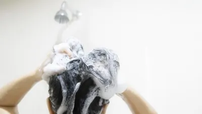 Ada beberapa kebiasaan orang Indonesia yang ternyata dinilai aneh sekaligus unik oleh orang asing atau bule. Salah satunya sering mandi.