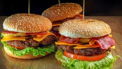 Ada tes kepribadian yang bisa membongkar kepribadian yang kamu miliki lewat cara makan burger yang biasa kamu lakukan.
