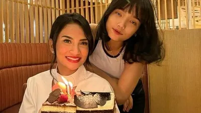 Mendiang Vanessa Angel dan Fuji