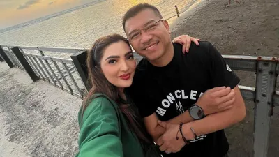 Penyanyi Ashanty, istri Anang Hermansyah, melalui akun Instagram-nya menceritakan bahwa dia telah resmi menjadi mahasiswa S3 Pengembangan Sumber Daya Manusia (PSDM) Universitas Airlangga (Unair).
