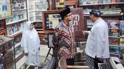 Kunjungi Bale Pustaka Milik Budayawan dan Sastrawan di Banyumas, Anies Baswedan: Bertamu ke Masa Lalu (Instagram @aniesbaswedan)