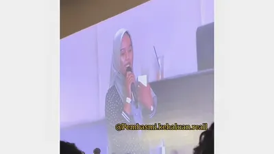 Rosita, wanita yang curhatannya pada Ustaz Hanan Attaki viral